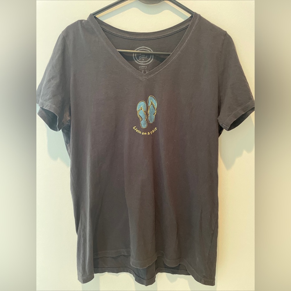 Life Is Good Livin On A Pair Womens Short Sleeve V Neck T-Shirt size Medium.